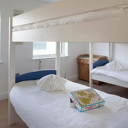 Holiday home The White House Polzeath