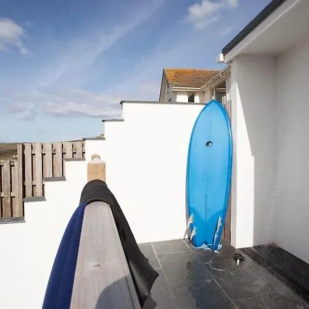 The White House * Polzeath