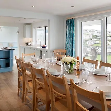 Holiday home The White House Polzeath