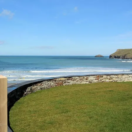 Holiday home The White House Polzeath