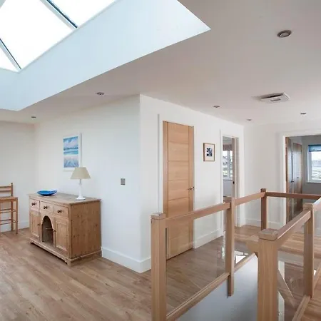 Holiday home The White House Polzeath